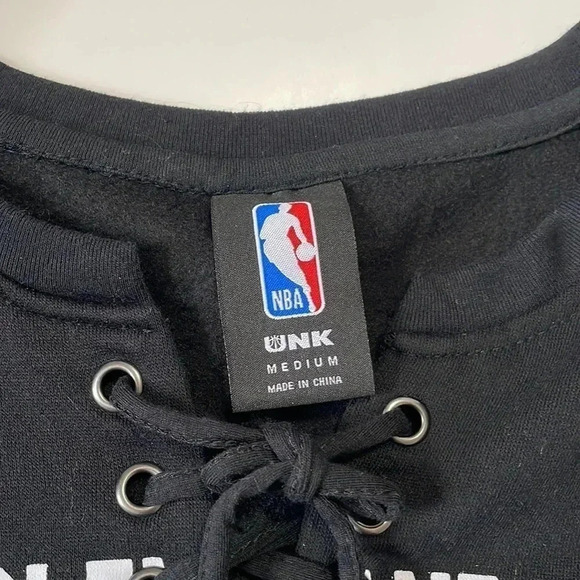 NBA Cleveland Cavaliers long sleeve sweatshirt size medium - Picture 2 of 4